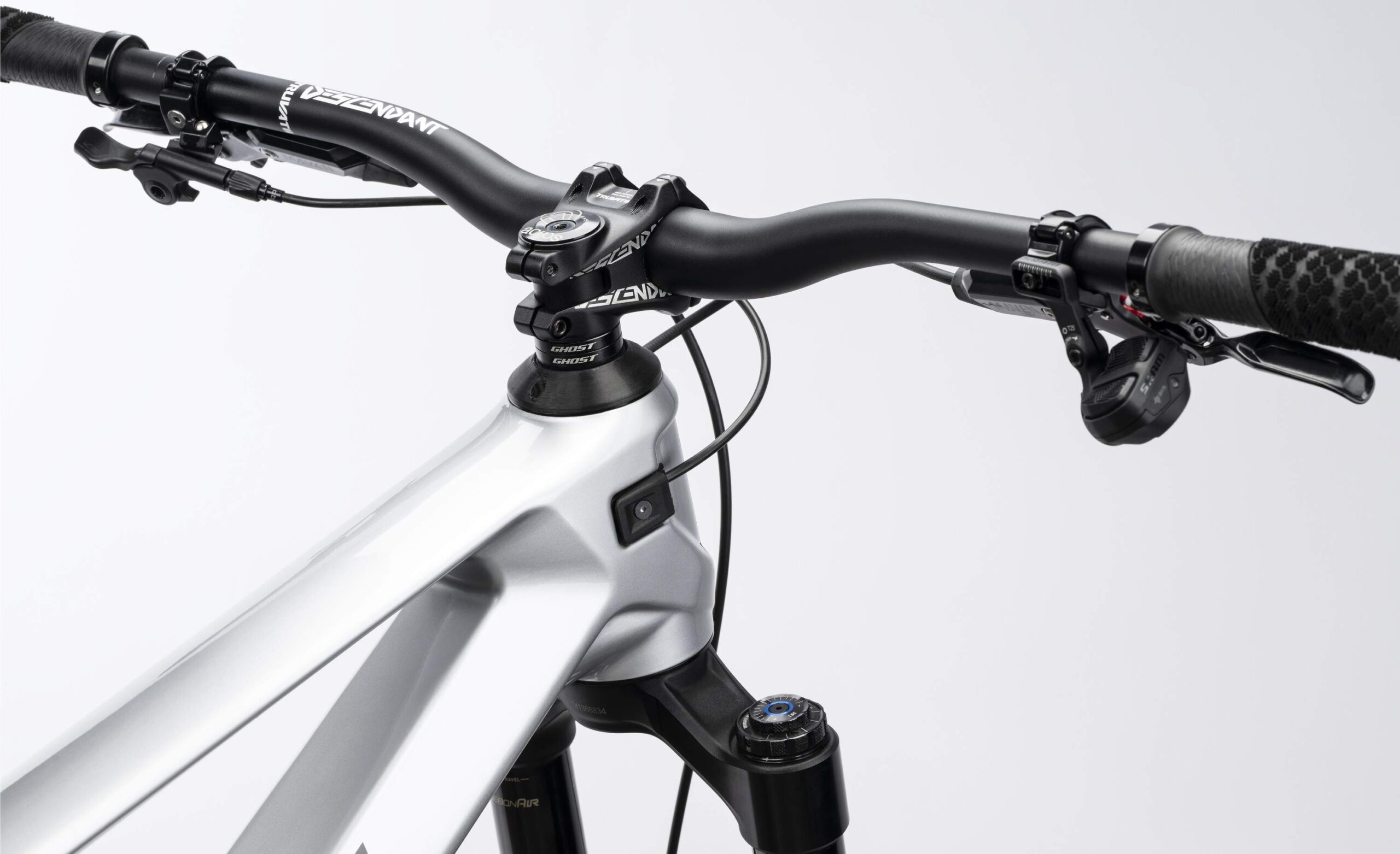 bicicleta ghost poacha full party 2026 3 scaled 1.jpg
