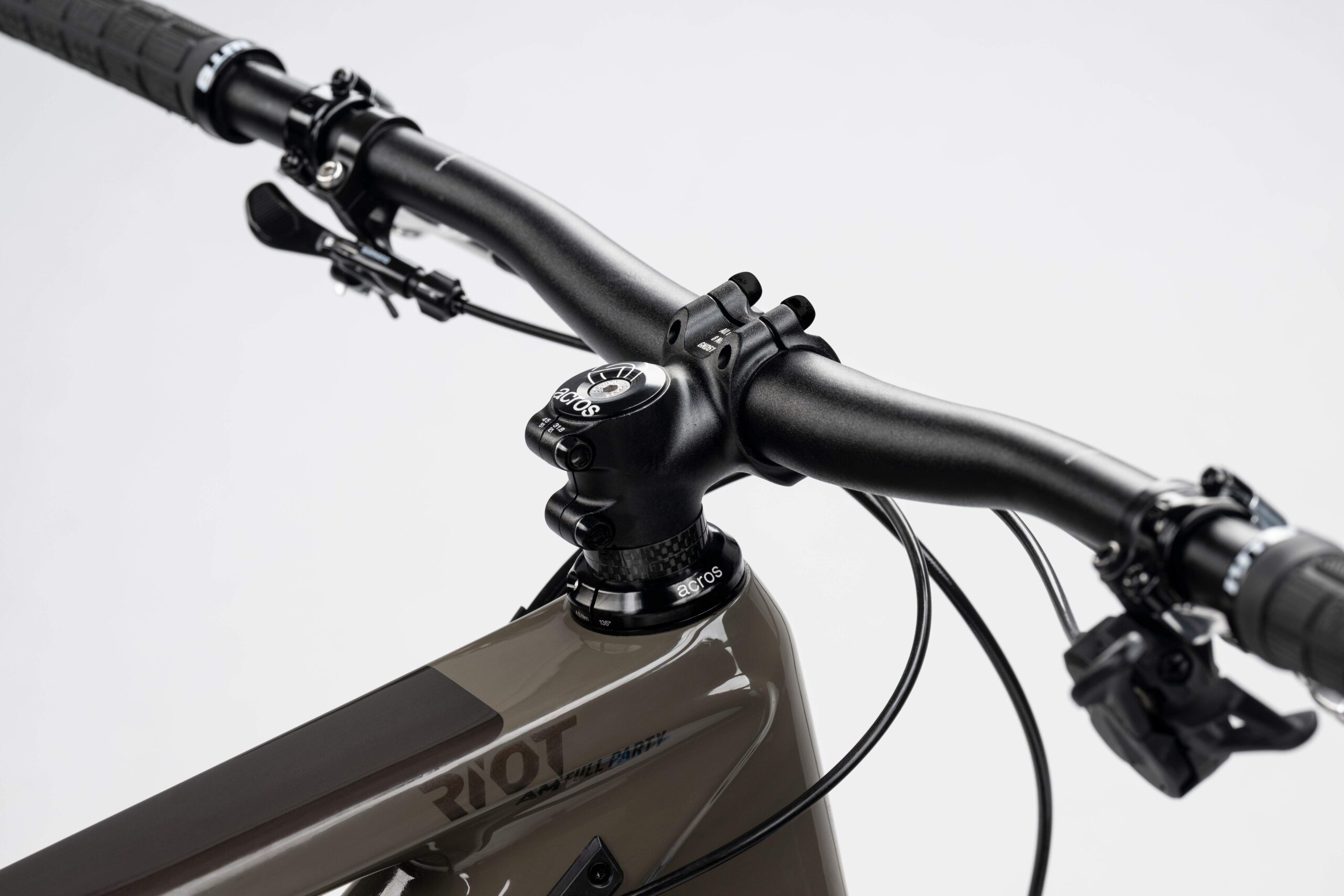 bicicleta ghost riot am cfcf 160140 full party 2025 2 scaled 1.jpg